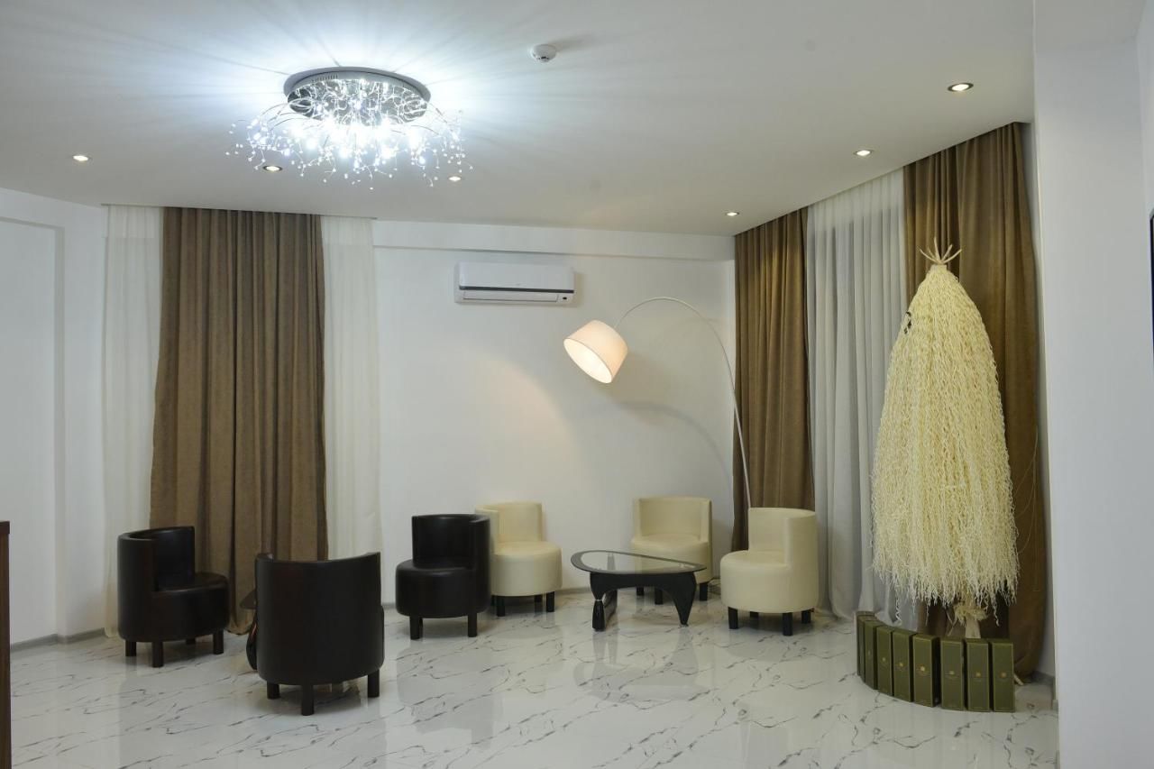 Отель Hotel King Tom Тбилиси-22