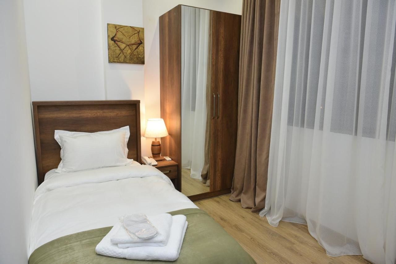 Отель Hotel King Tom Тбилиси