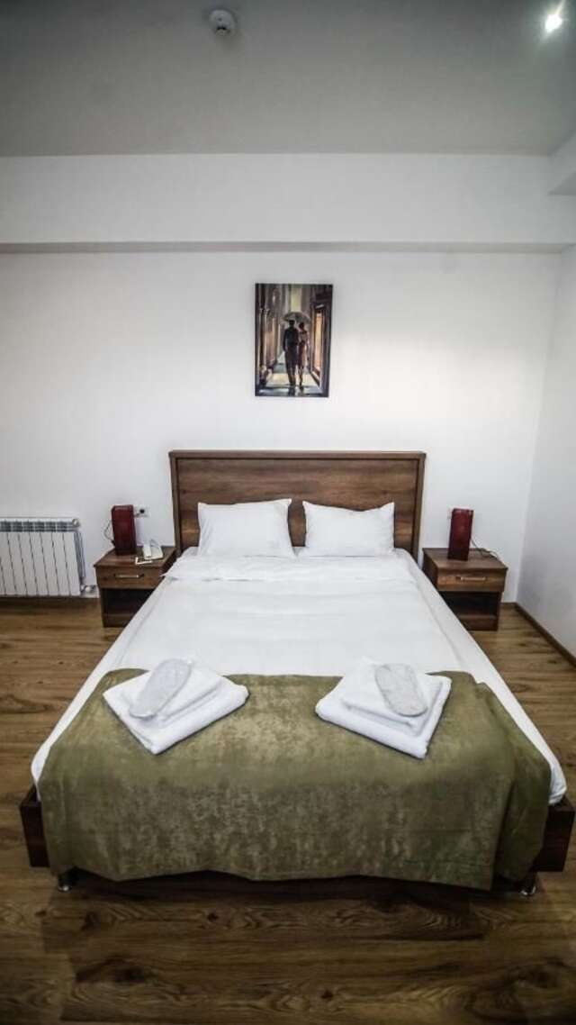 Отель Hotel King Tom Тбилиси-14