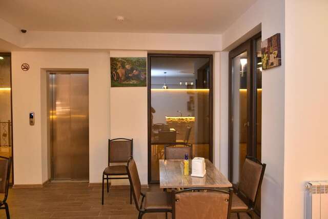 Отель Hotel King Tom Тбилиси-19
