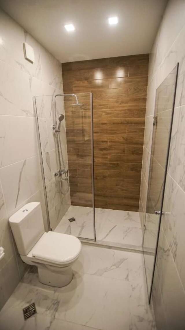 Отель Hotel King Tom Тбилиси-23