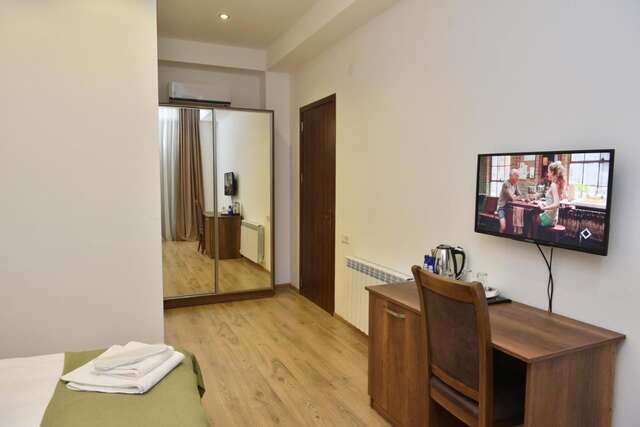 Отель Hotel King Tom Тбилиси-33