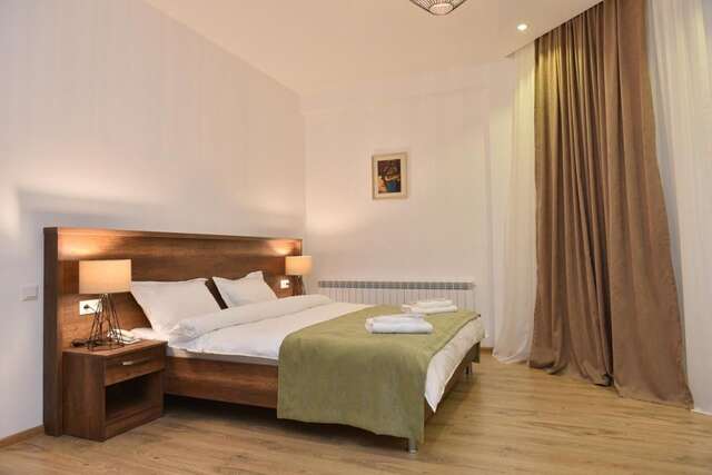 Отель Hotel King Tom Тбилиси-36
