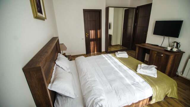 Отель Hotel King Tom Тбилиси-41