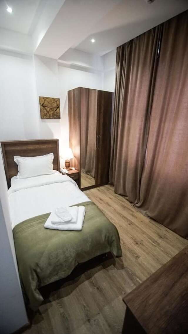 Отель Hotel King Tom Тбилиси-46