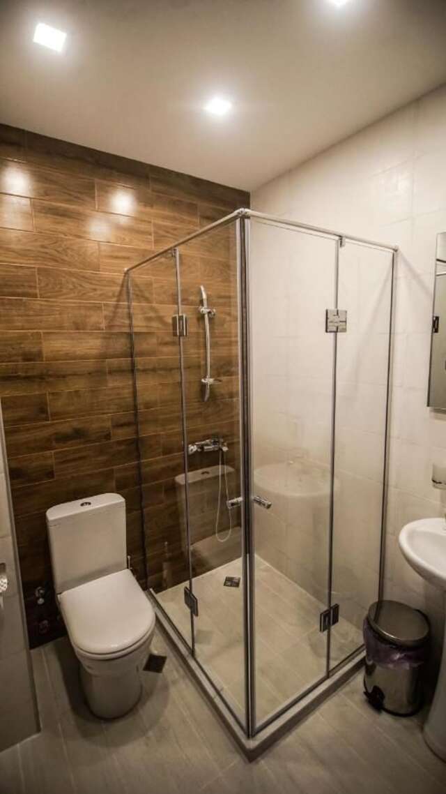 Отель Hotel King Tom Тбилиси-9