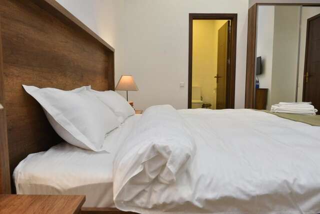 Отель Hotel King Tom Тбилиси-11